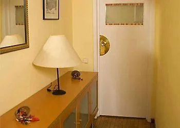 Petit בית הארחה 2*