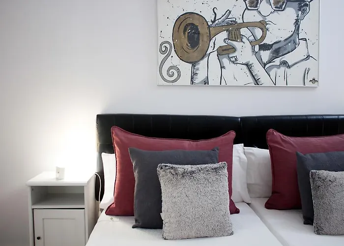 Petit בית הארחה