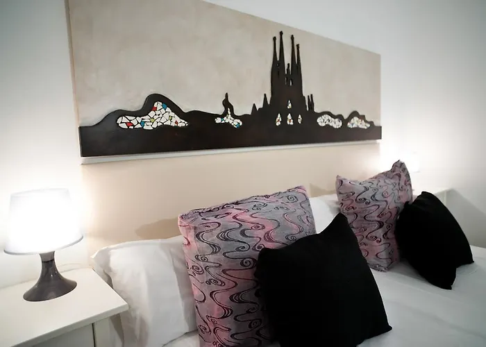 Petit בית הארחה 2*