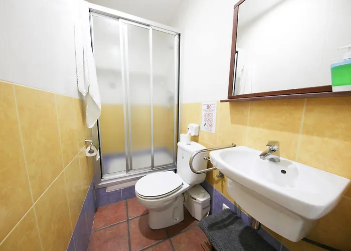 Petit בית הארחה 2*