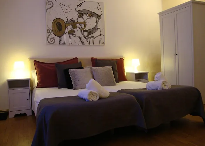 Petit בית הארחה 2*