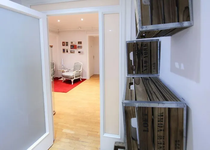 Petit בית הארחה 2*